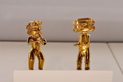 Figuras realizadas en oro